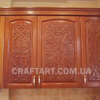 різьблений фасад кухні